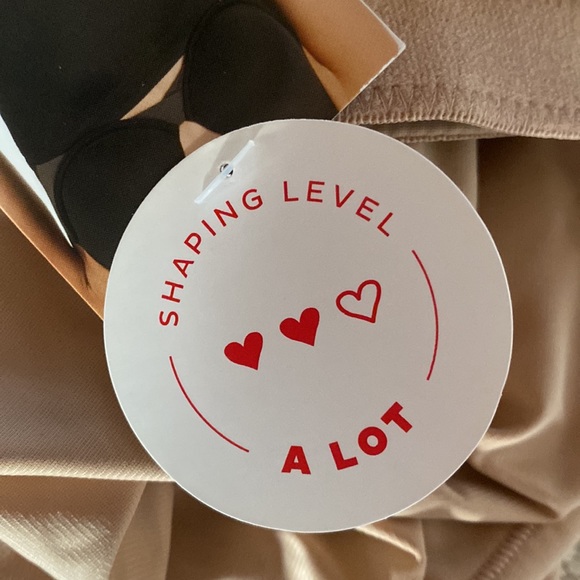 ASSETS by SPANX Mid-Thigh Shaping short large - Picture 9 of 9